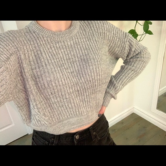 Grey Cropped Sweater - UO - Picture 5 of 7